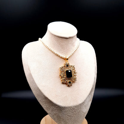 EMERALD SET WITH BEAD CHAIN image 1