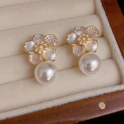 WHITE & SILVER FLOWER PEARL image 3