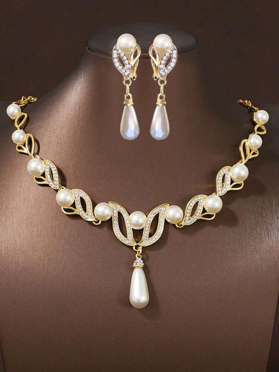 LUXURIOUS GOLD PLATED NECKLACE SET image 0