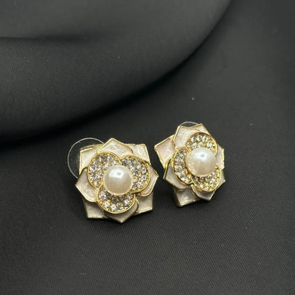 PEARL FLOWER EAR image 3