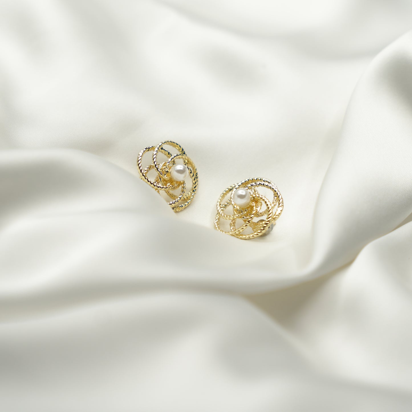 FLOWER SHAPE-GOLDEN image 1