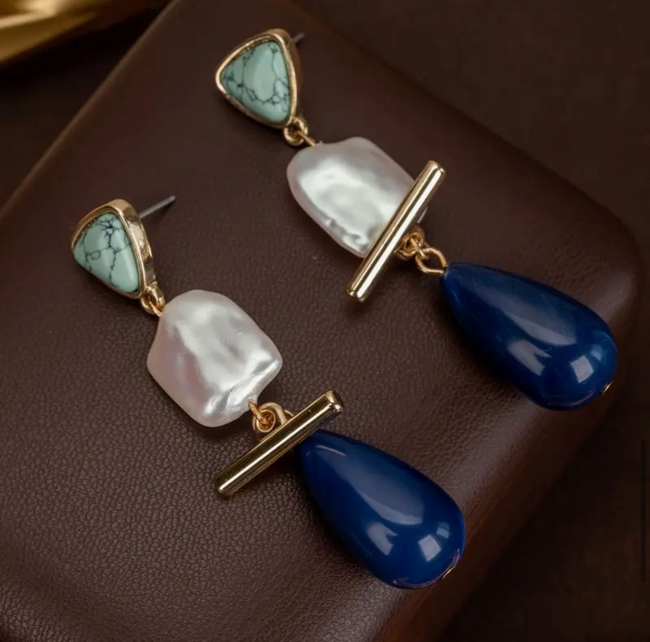 Elegant Vintage-Inspired Teardrop Earrings image 5