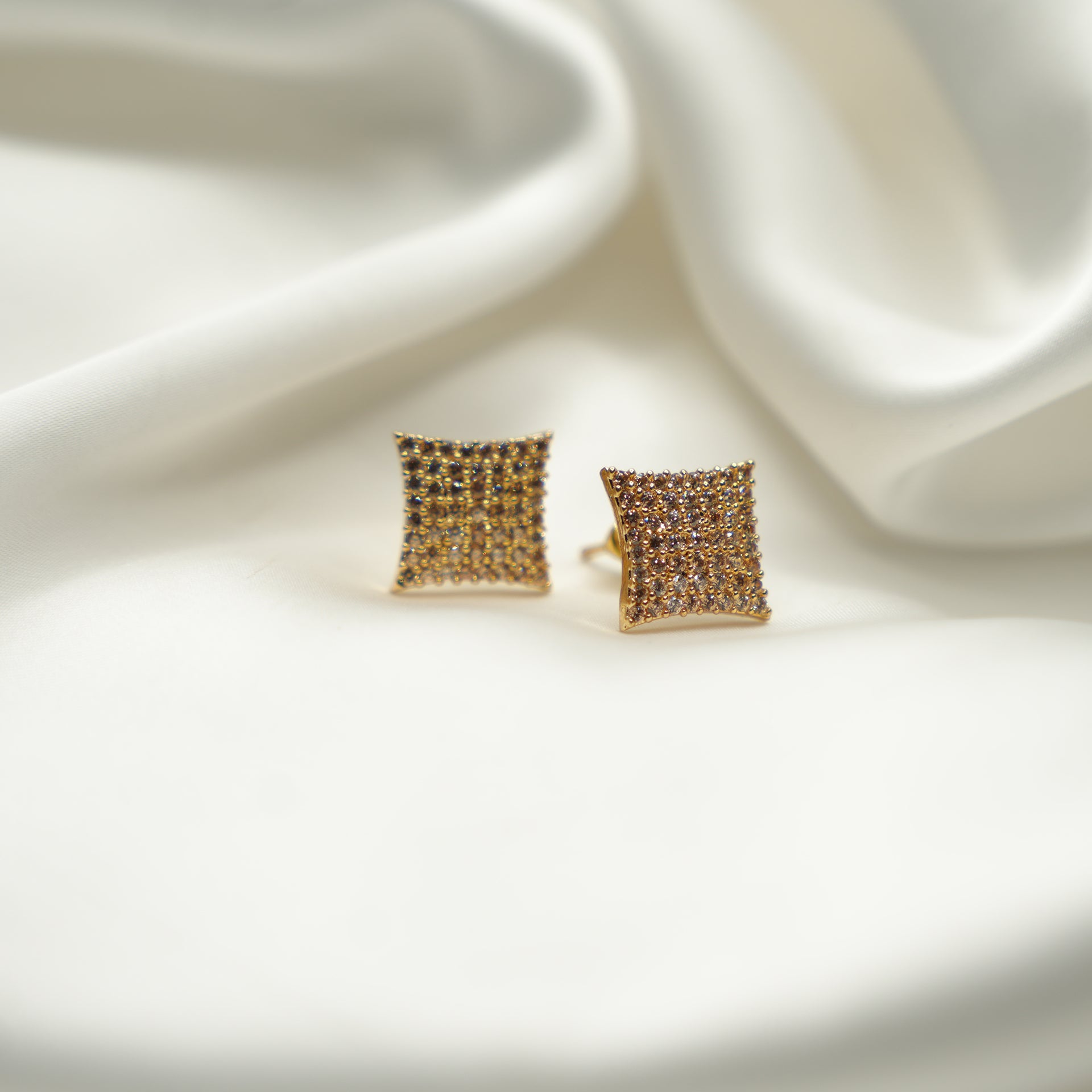 SQUARE STYLE-SILVER, GOLDEN & BLACK image 2