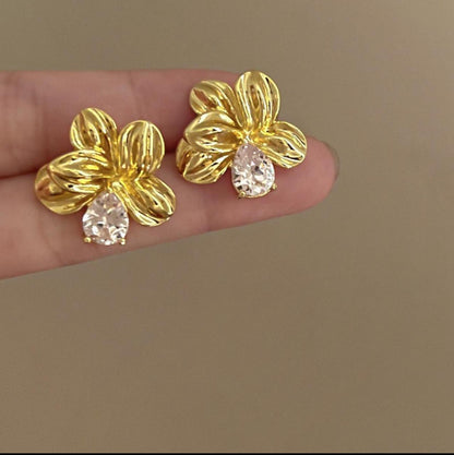 GOLDEN LEAVE ZIRCON image 3