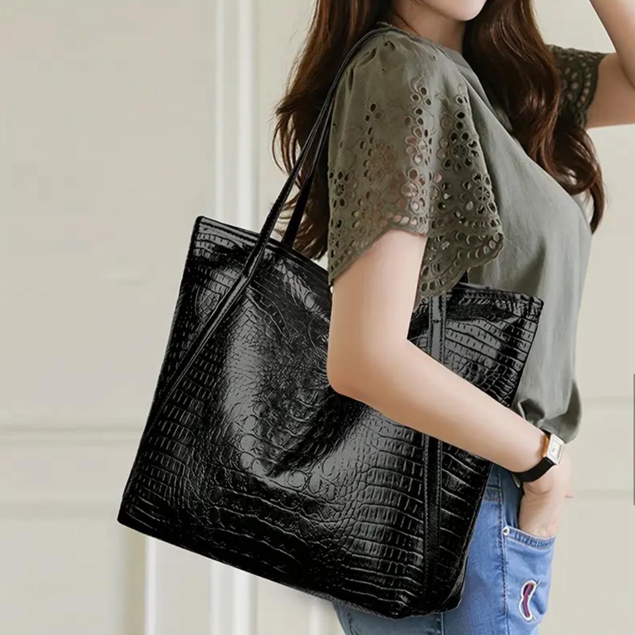 Stylish Black Crocodile Print PU Scratch-Resistant Shoulder Handbag with Zipper Closure. image 1