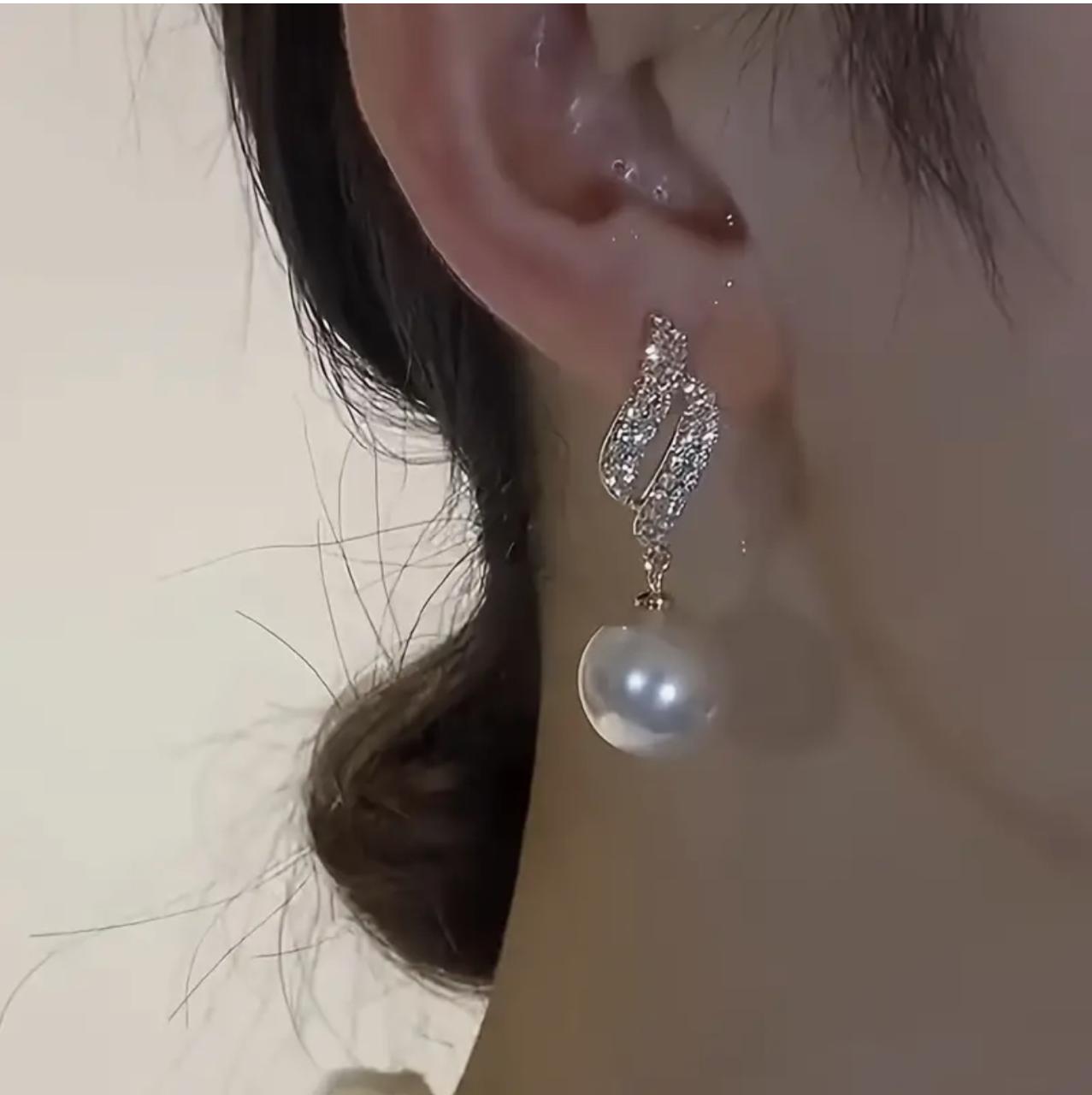 Elegant and Sophisticated Lightweight and High-end Versatile Earrings image 1