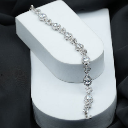 Xuping's signature style - Pear-Shaped Clear Stones with Heart Details image 5