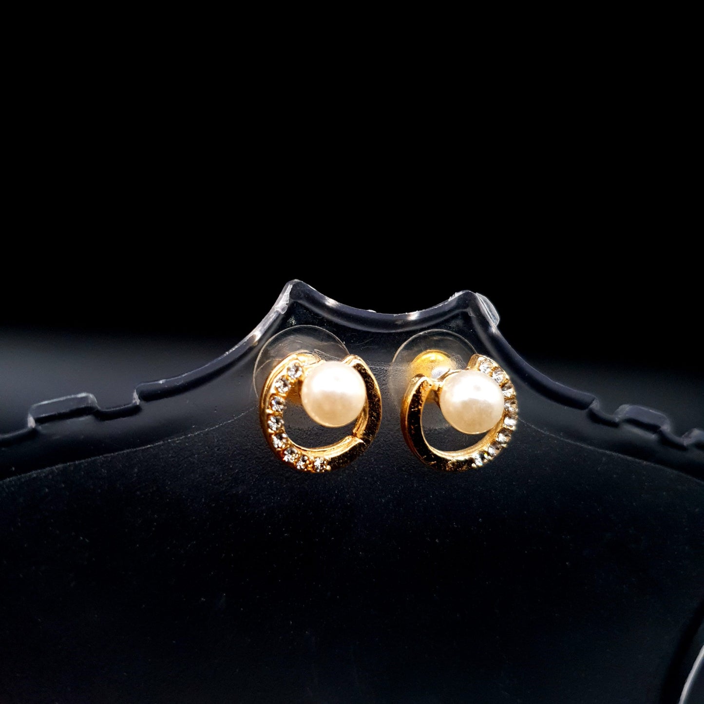 C PEARL STUD image 2