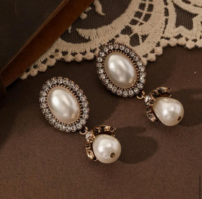 Fashionable, Romantic, Oval-Shaped Earrings Featuring Golden Plating And Embellished with Faux Pearls And Rhinestones image 2