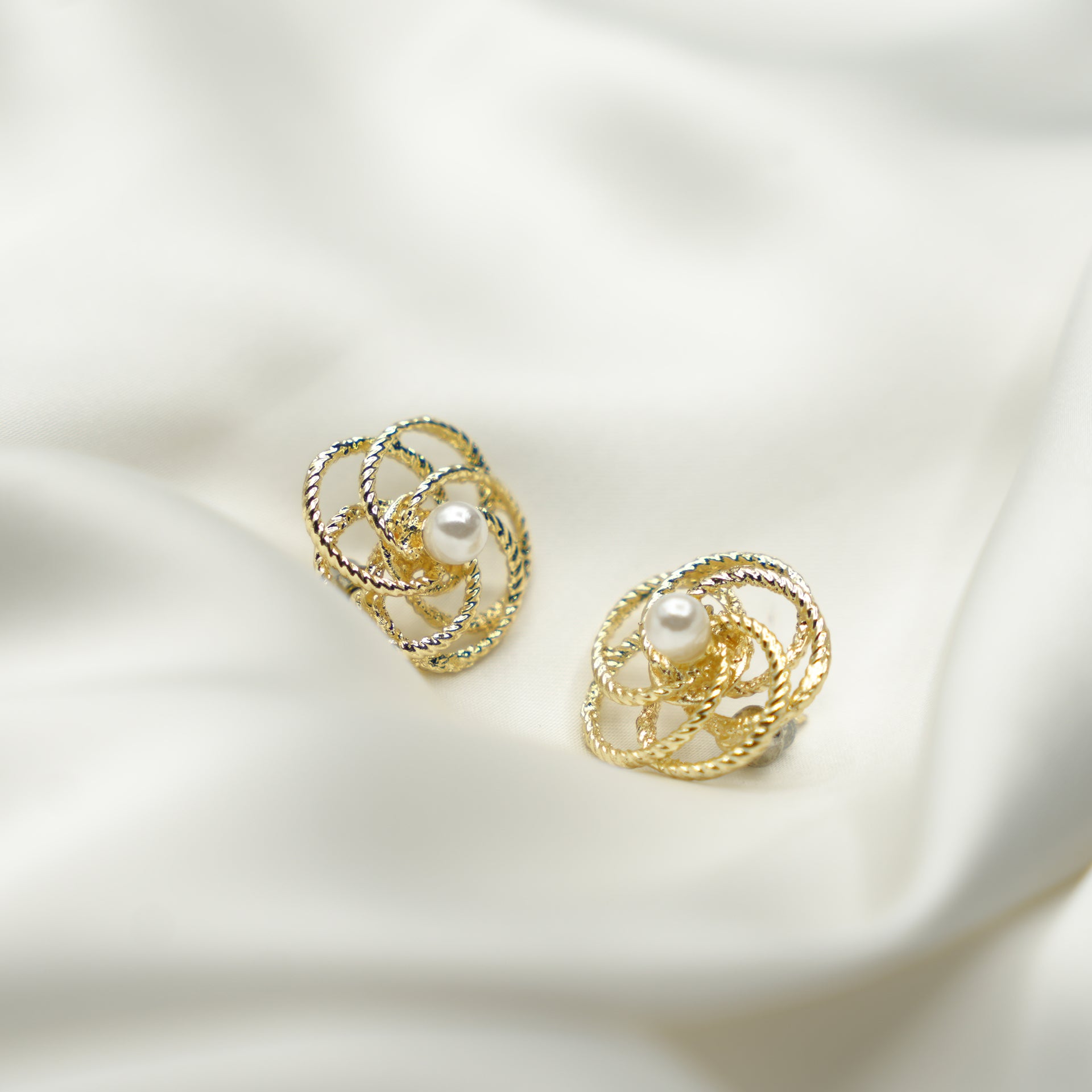 FLOWER SHAPE-GOLDEN image 2