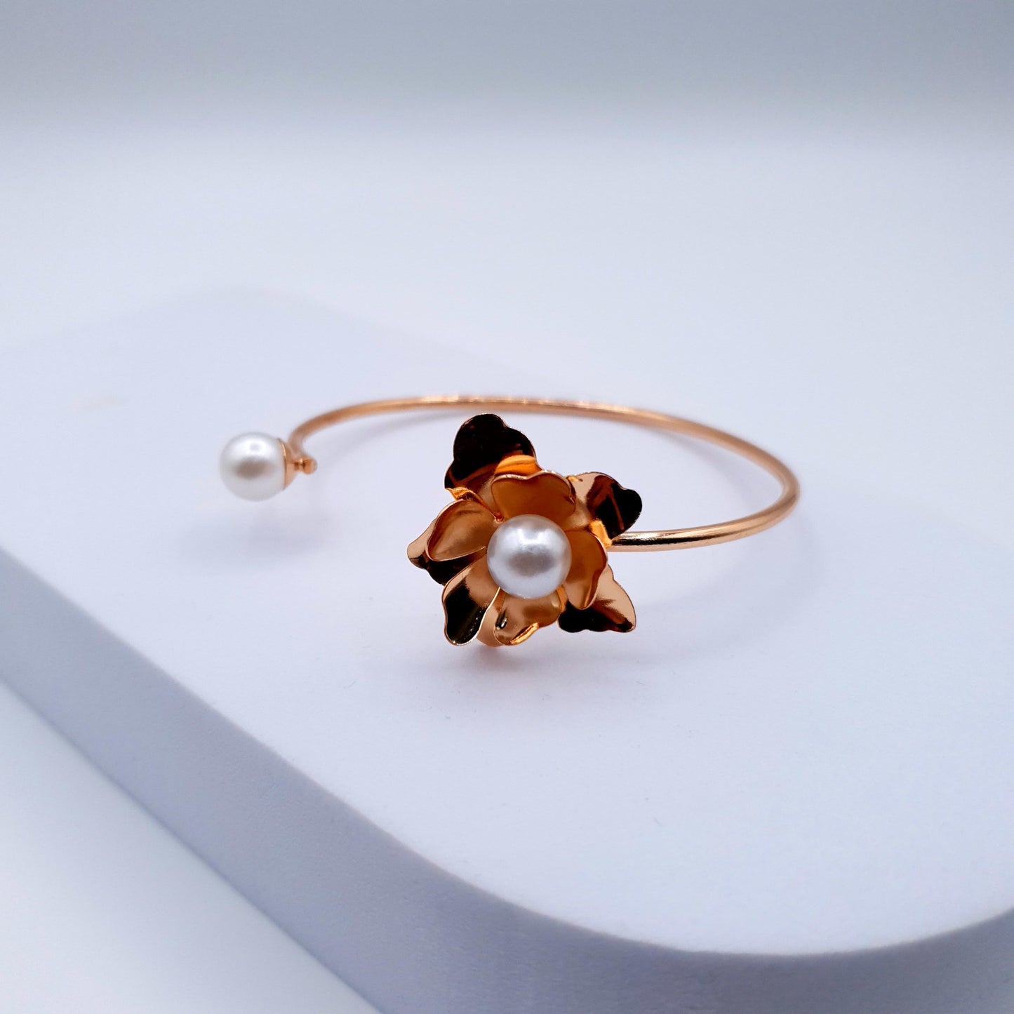 FLOWER PEARLED BRACELET image 1
