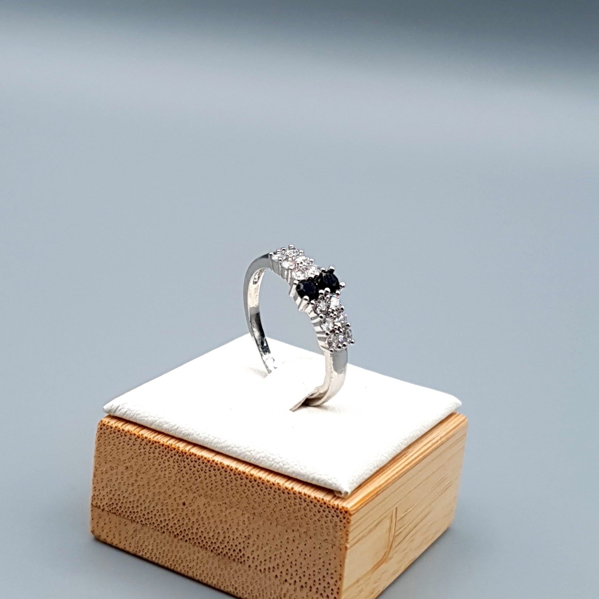 SIMPLE BEAUTIFUL RING image 4