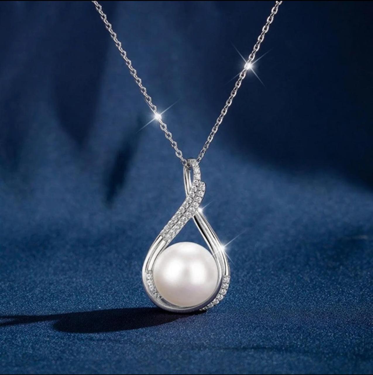 Faux Pearl Decor Neklace Set image 1