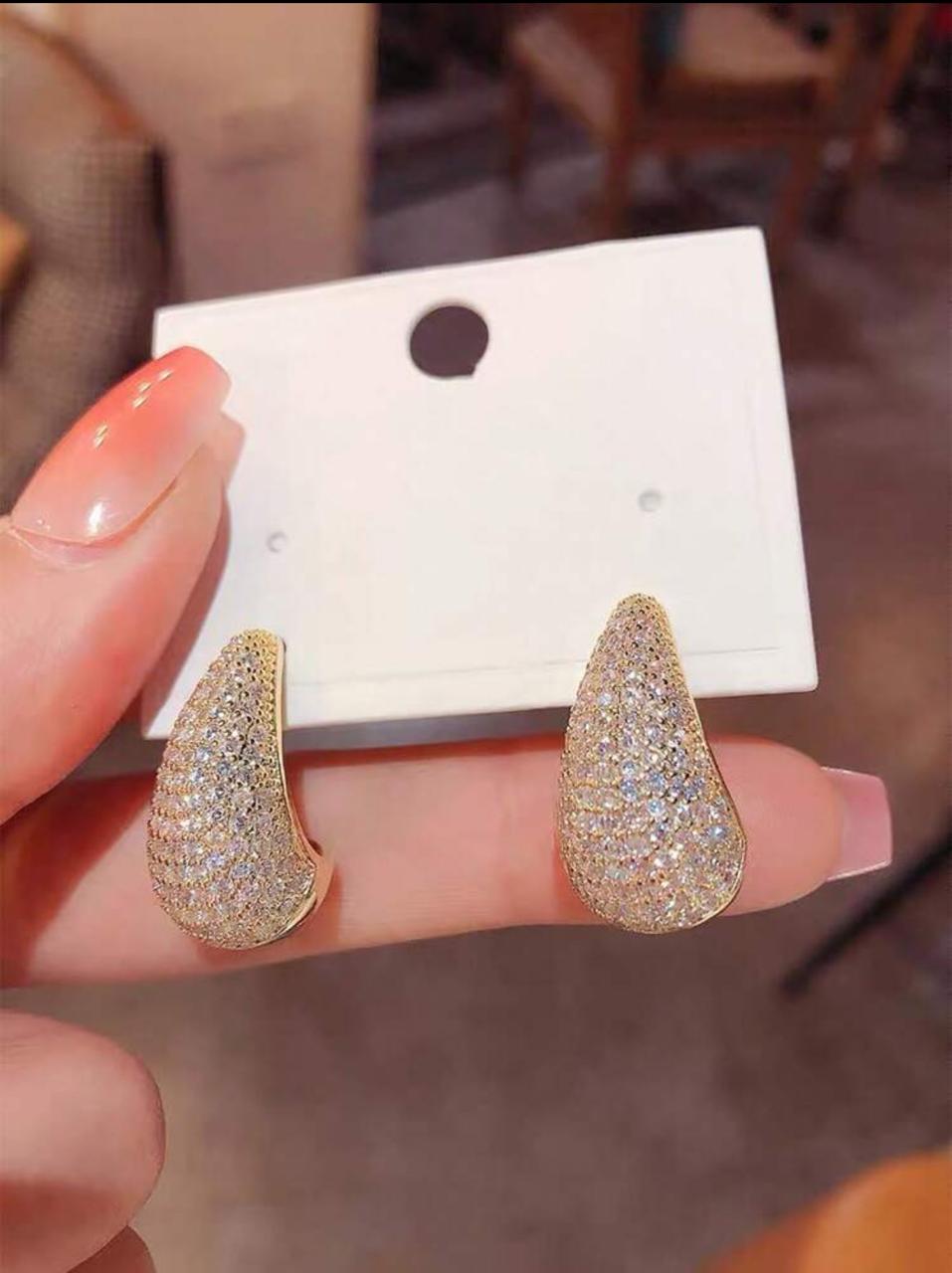 DELICATE & SPARKLING WATER DROP SHAPED EAR CUFF EARRINGS image 2