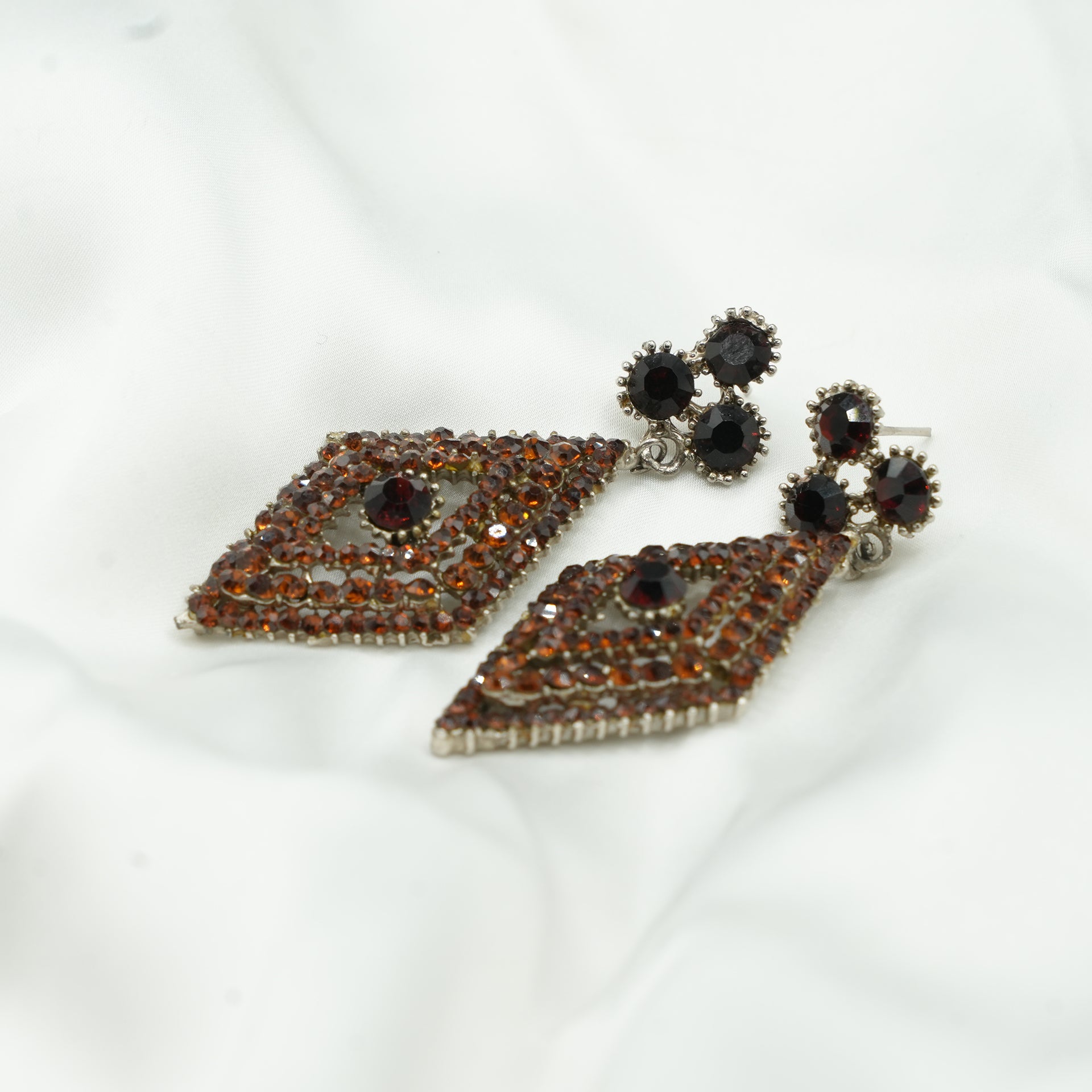 BROWN SPARKLING STONES image 1