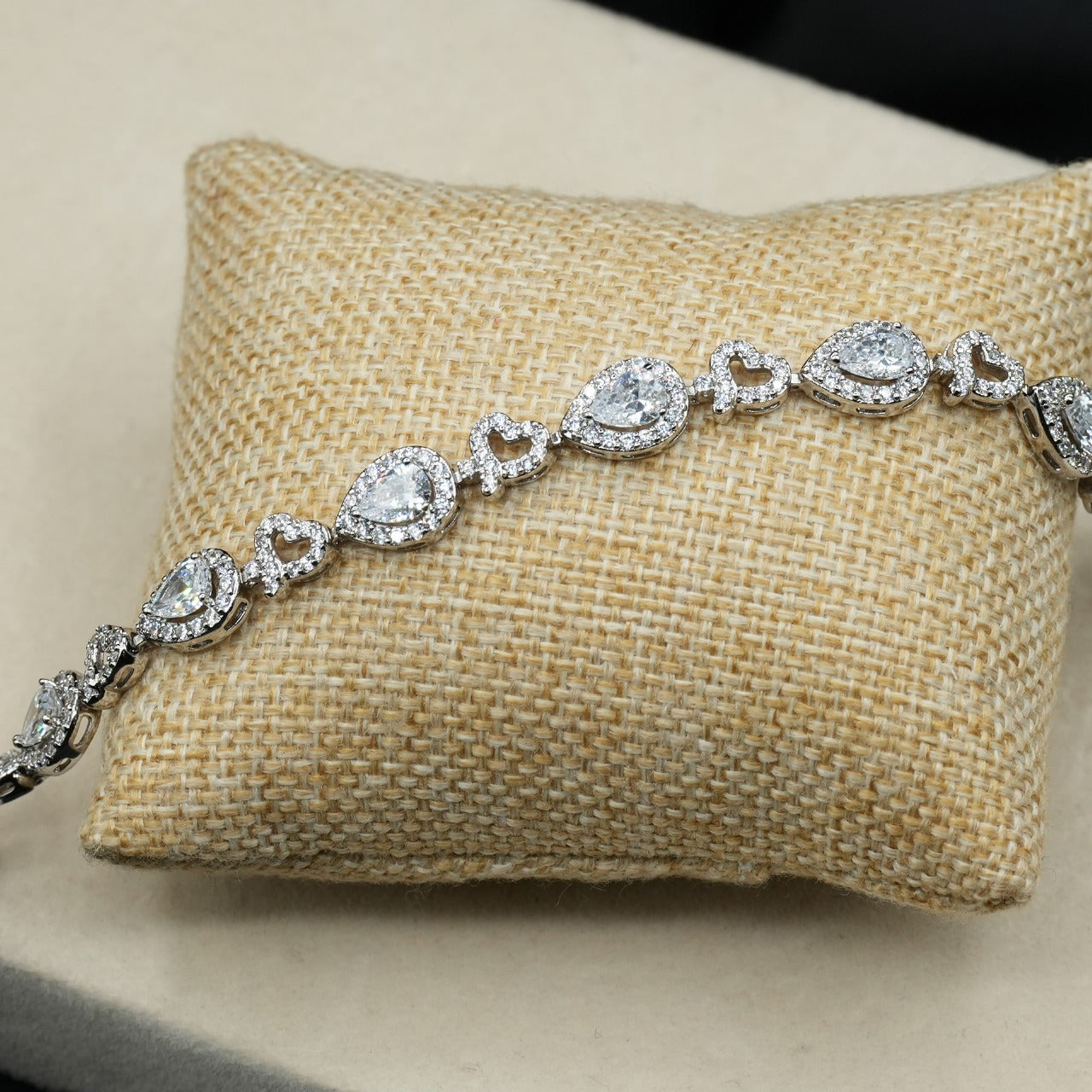 Xuping's signature style - Pear-Shaped Clear Stones with Heart Details image 1