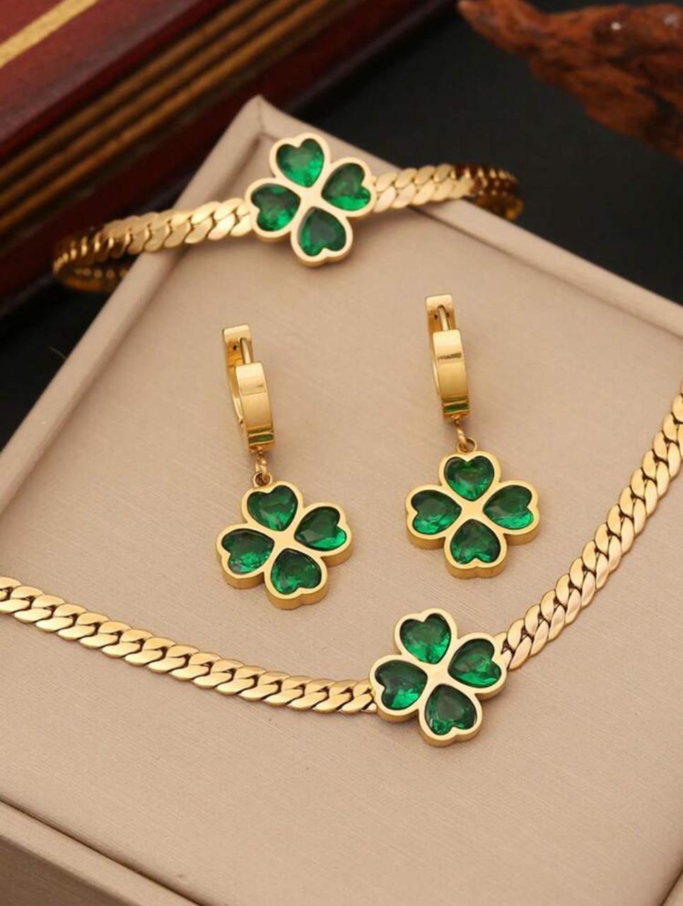 ELEGANT GREEN HEART CUBIC ZIRCONIA SET WITH FLOWER ACCENTS image 5