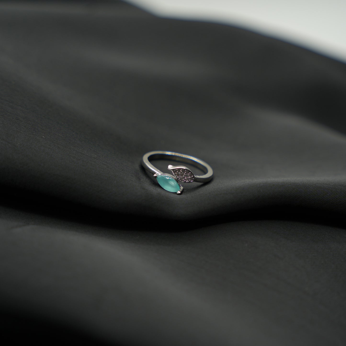 SIMPLE BEAUTIFUL RING image 2
