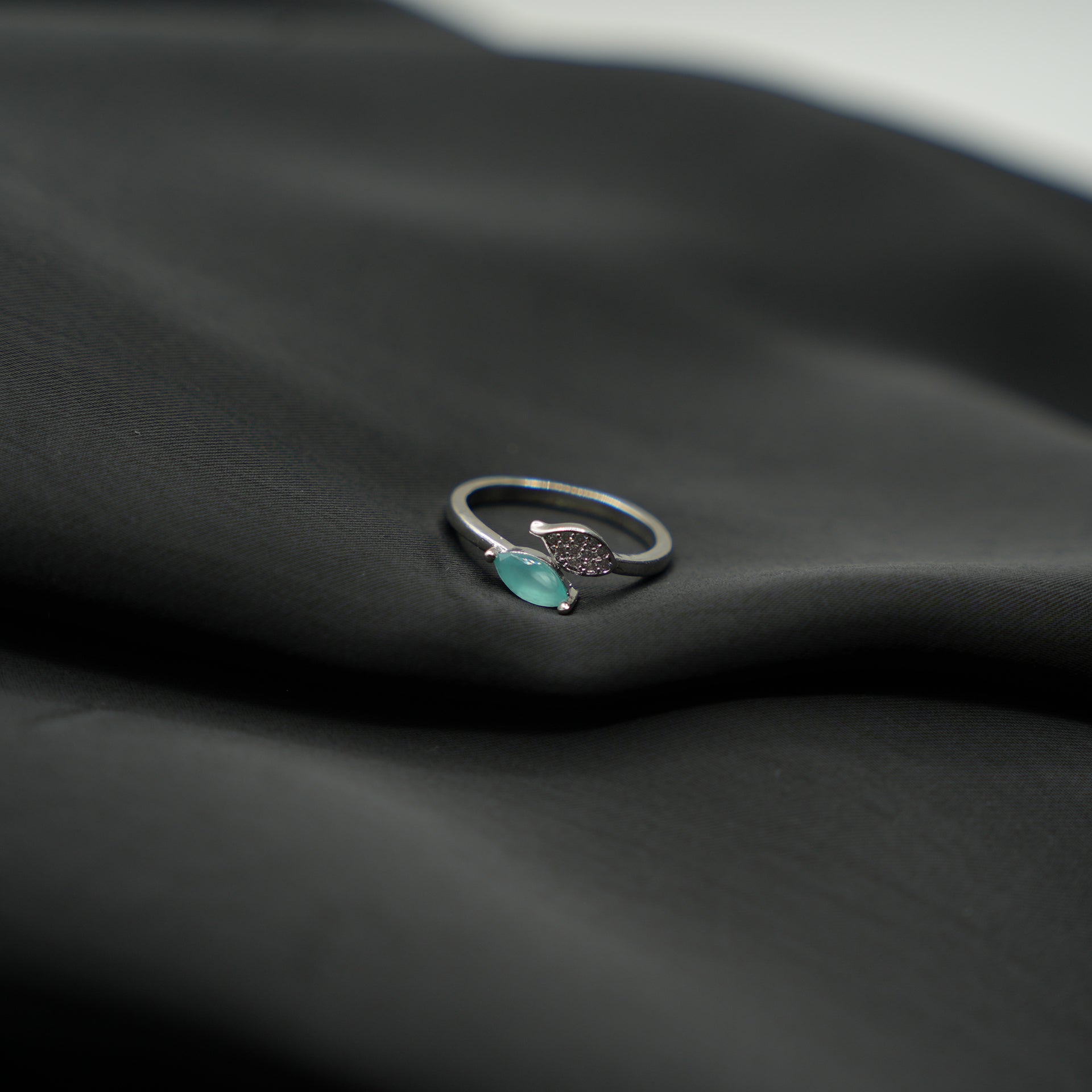 SIMPLE BEAUTIFUL RING image 2