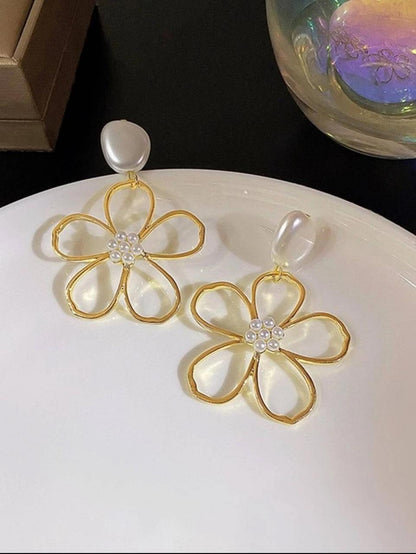FLORAL CHANDELIER EARRING image 5