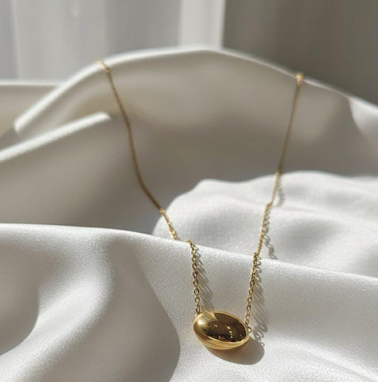 Gold Oval Pendant Necklace – Stainless Steel