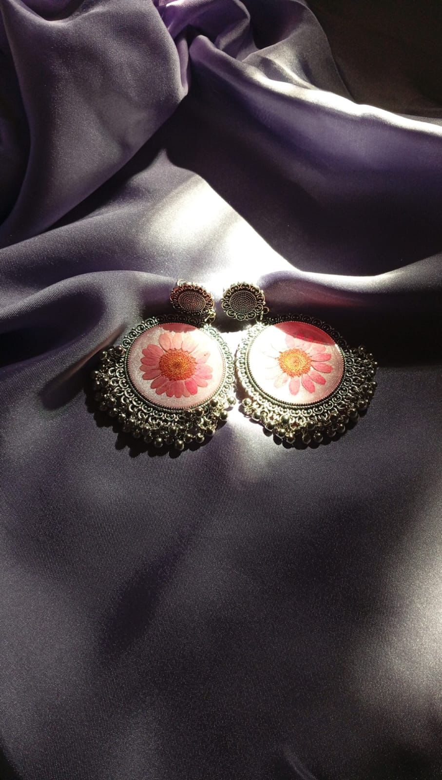 Blush Daisy Resin Earrings with Preserved Flower Art