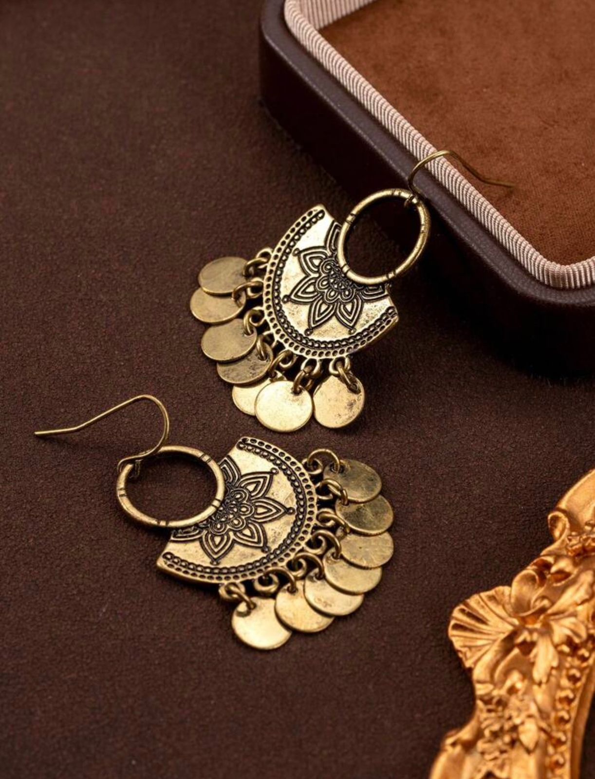 Antique Chic Round Carved Tassel Disc Earrings&nbsp;