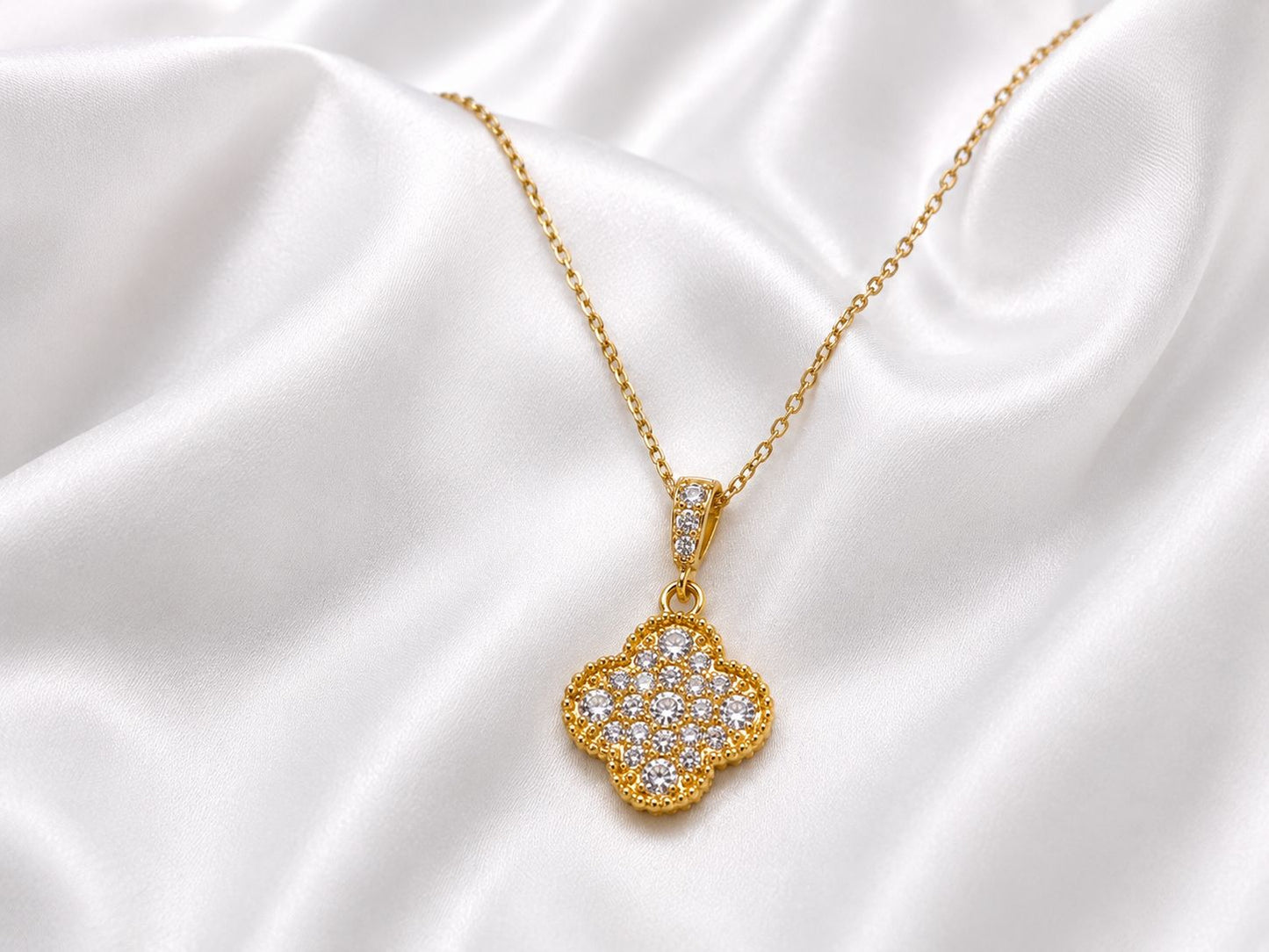 Luxury Clover Crystal Pendant Necklace