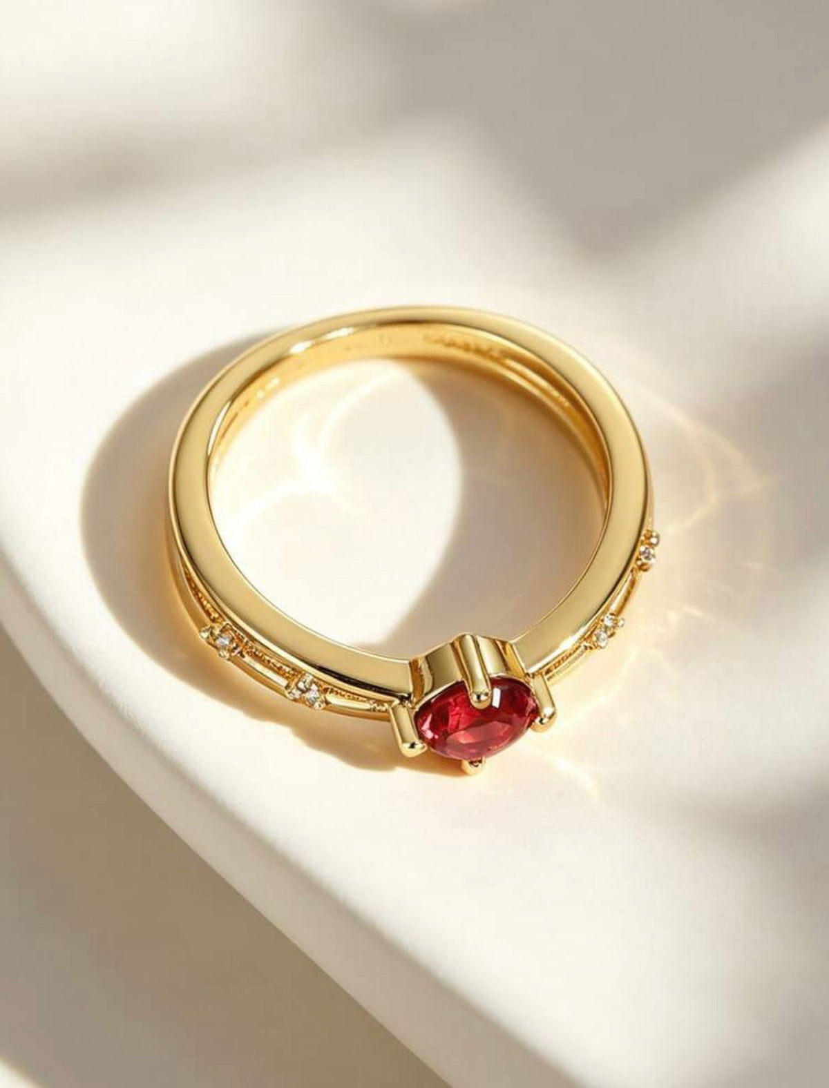 Rouge Éclat Crystal Ring