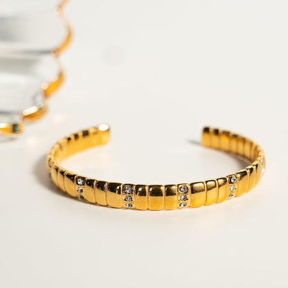 Golden Élan Crystal Cuff