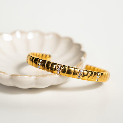 Golden Élan Crystal Cuff