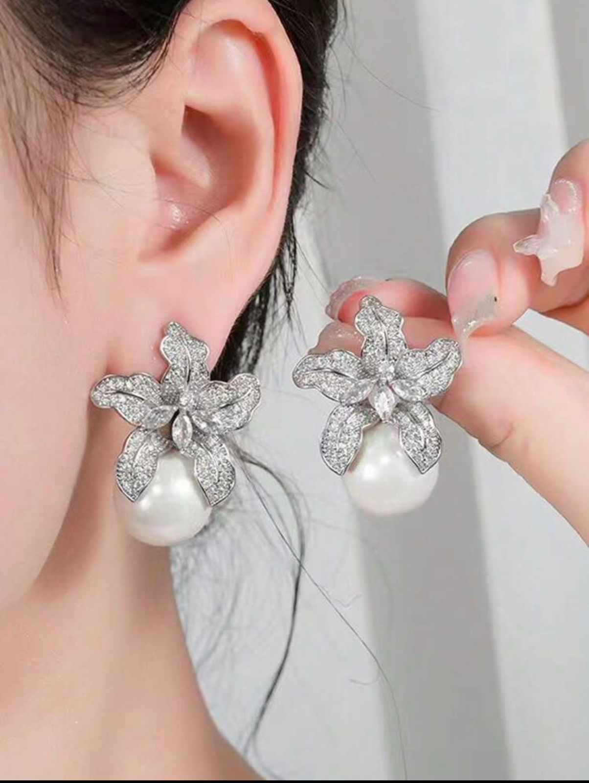 Elegant daisy earring