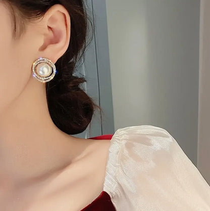 Light Luxury Fashion Wrapped Pearl Studs image 0