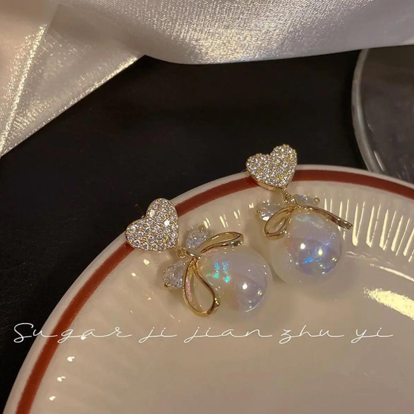 LOVE PEARL EAR RING image 1