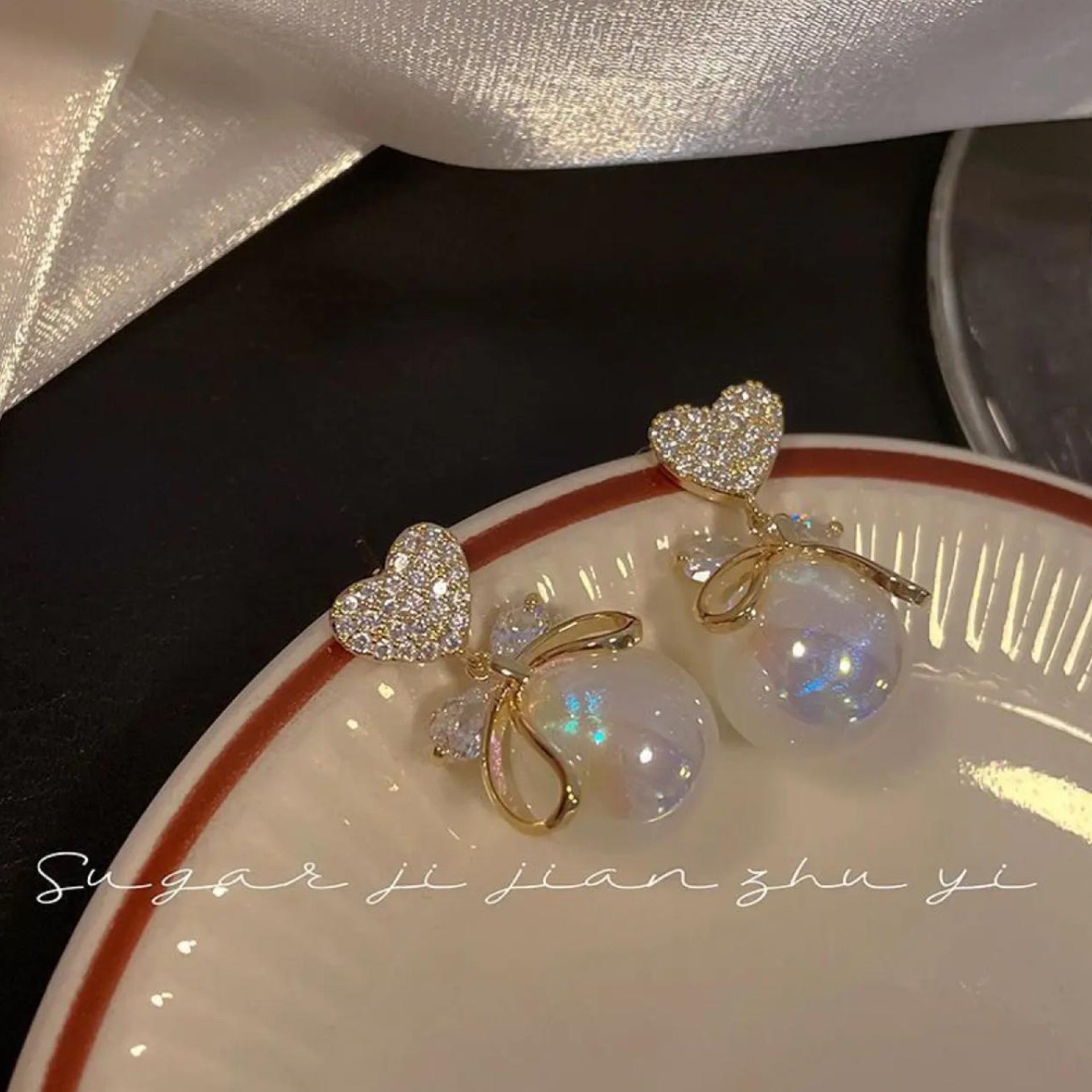 LOVE PEARL EAR RING image 1