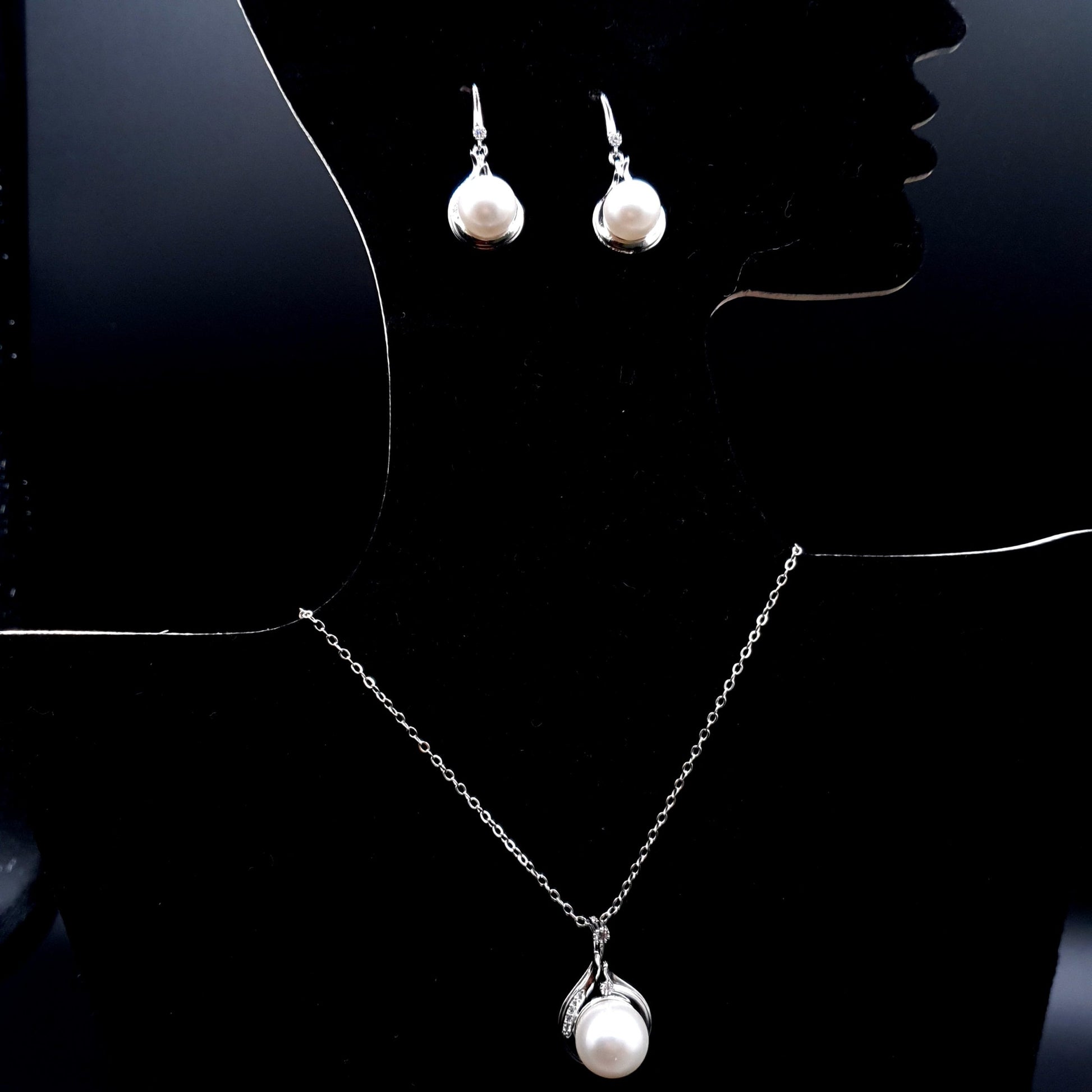 IMPORTED PEARLED PENDENT image 2