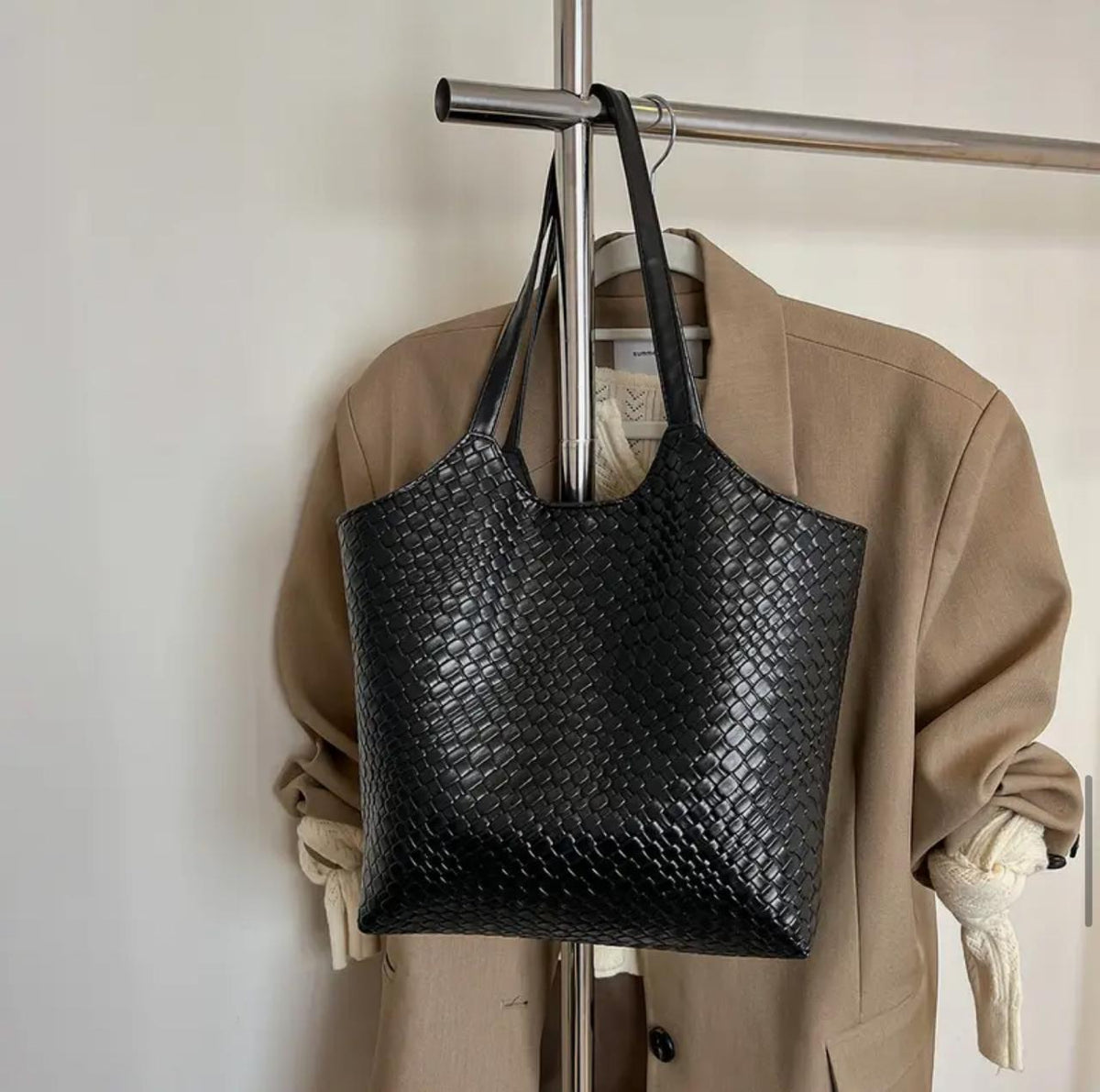 Chic Shoulder And Crossbody Bag with Fixed Straps, Buckle Closures And Polyester Lining - Perfect for Work, Casual Outings And Shopping image 5