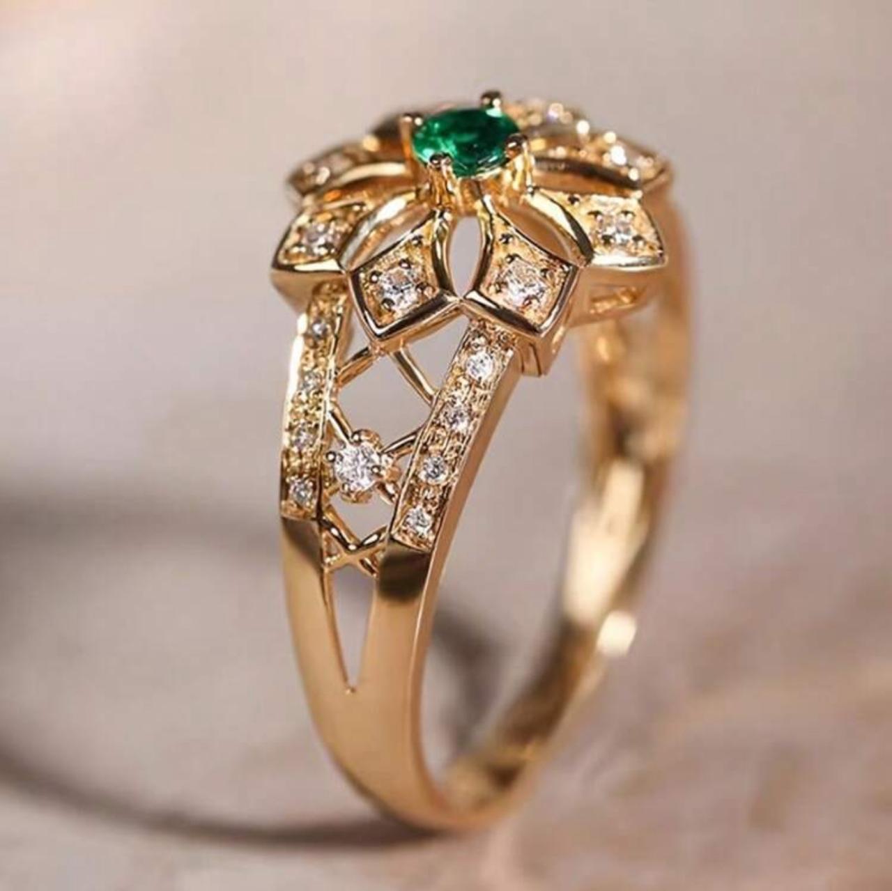 VINTAGE HOLLOW OUT ROUND SHAPED SYNTHETIC GREEN TOPAZ FLOWER RING image 2