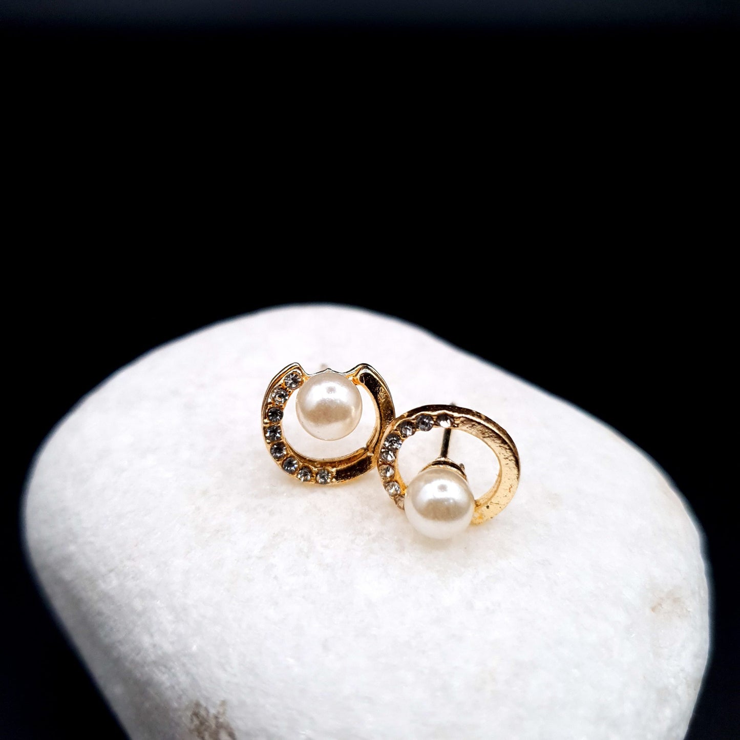 C PEARL STUD image 4