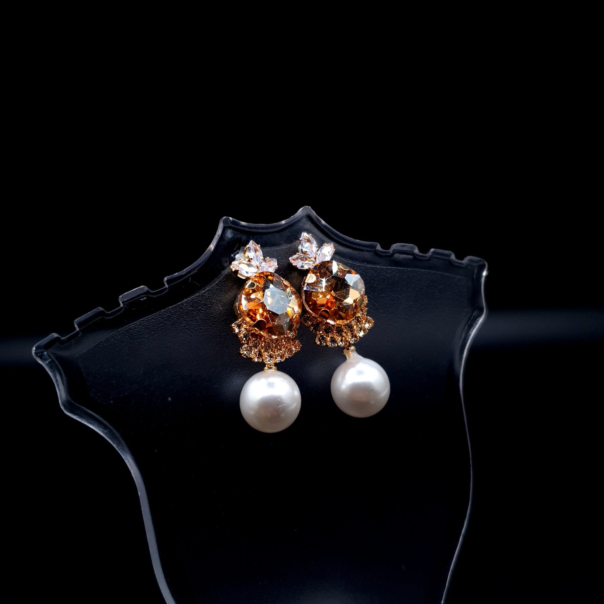 Stunning oval-shaped rhinestone earrings with a graceful pearl for an elegant charm. image 8