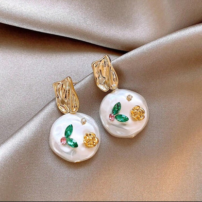 ASYMMETRICAL PEARL DROP image 3