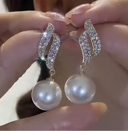 Elegant and Sophisticated Lightweight and High-end Versatile Earrings image 0