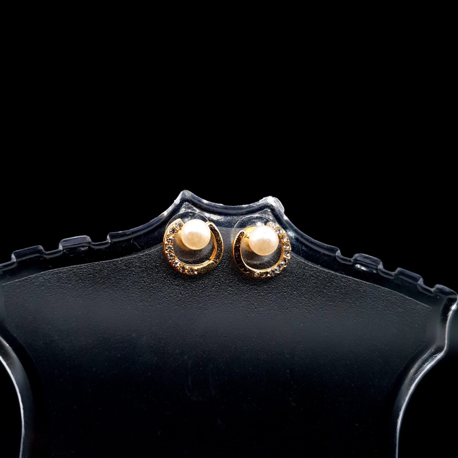 C PEARL STUD image 1