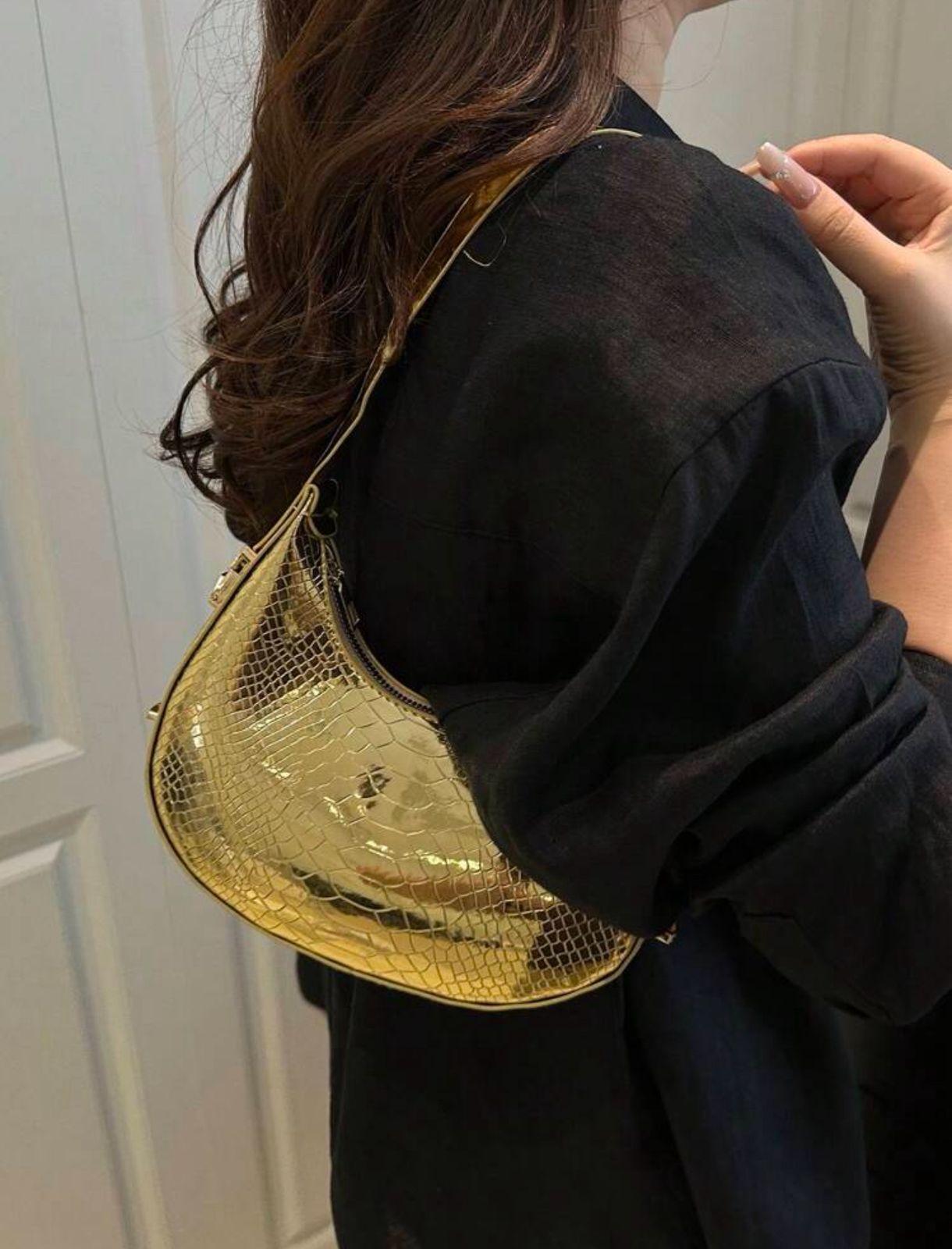 Metallic Snakeskin Embossed Hobo Bag Solid Color Crocodile Embossed Shoulder Bag image 5