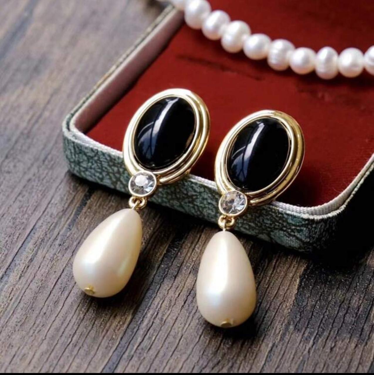 VINTAGE BLACK PEARL TEARDROP DANGLE EARRINGS image 2