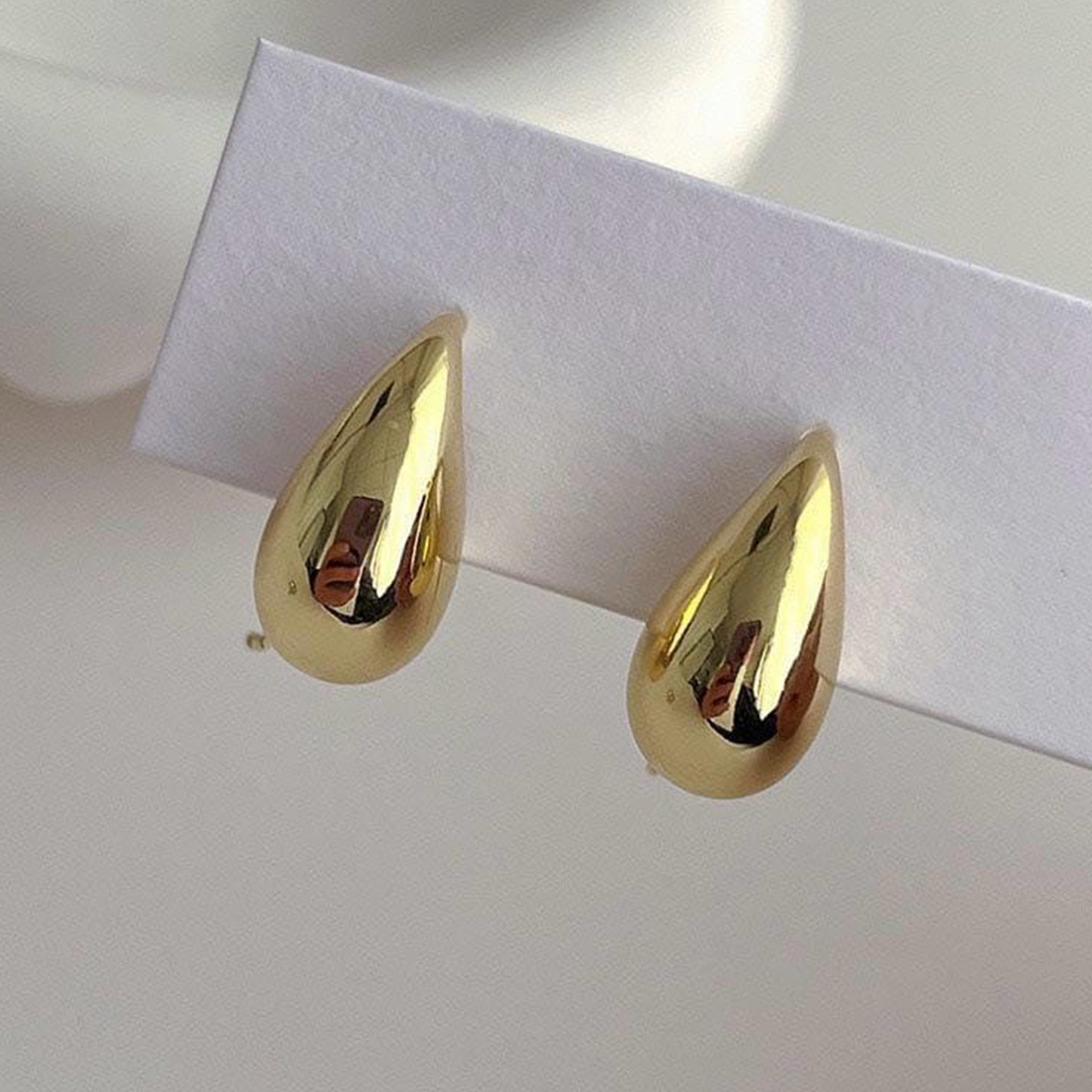 GOLDEN METAL DROP EAR RING image 7