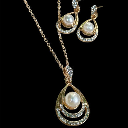 GOLDEN PEARLED PENDENT image 0