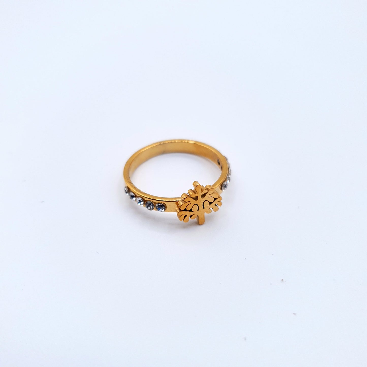 A stunning and refined ring that effortlessly offering a blend of sophistication and modern flair image 4