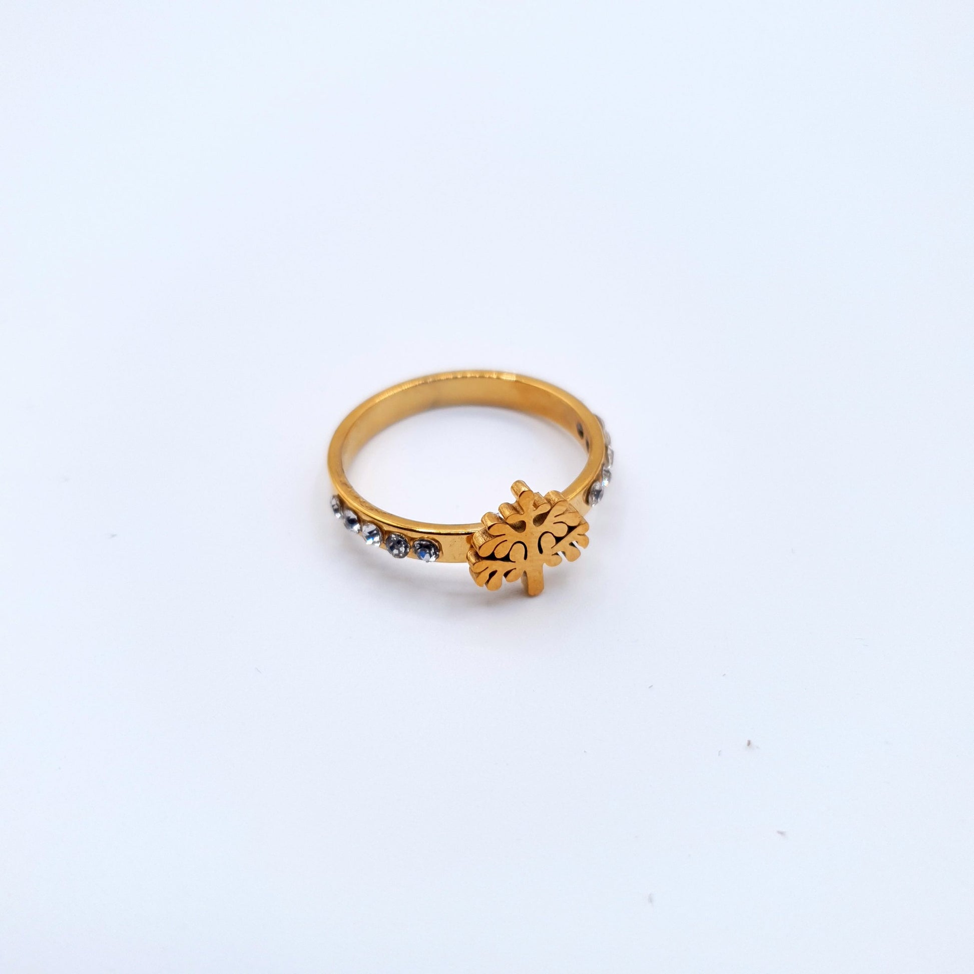 A stunning and refined ring that effortlessly offering a blend of sophistication and modern flair image 4