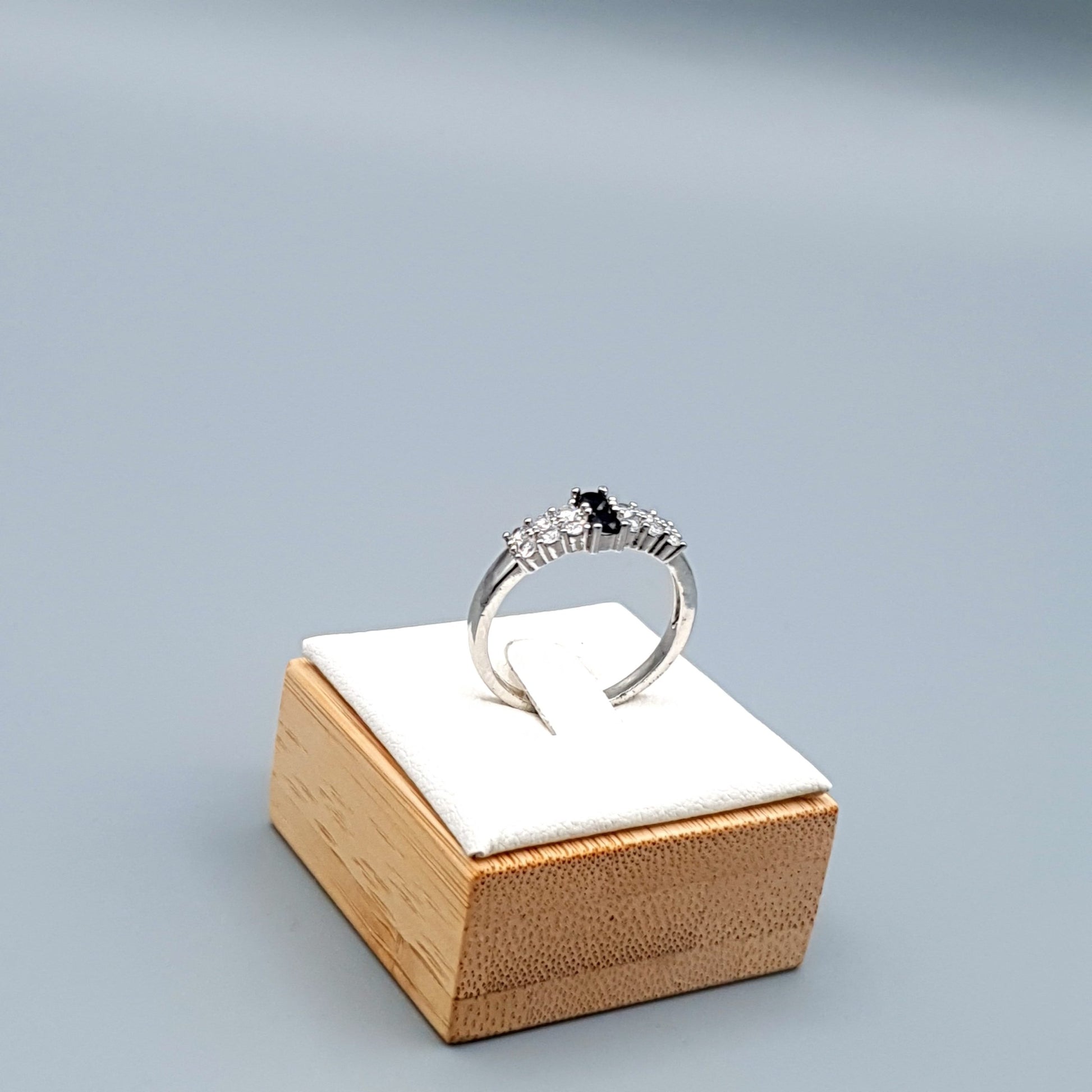 SIMPLE BEAUTIFUL RING image 1